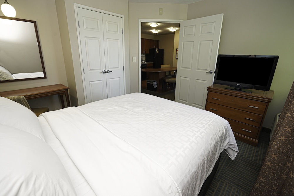 Candlewood Suites Boise Towne Square 7/47