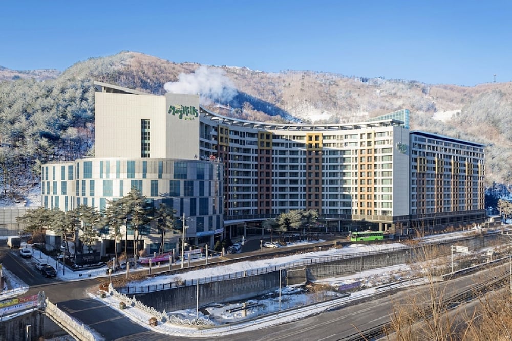 Mayhills Resort 7/50