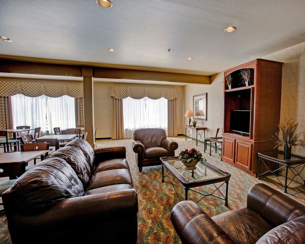 Hawthorn Extended Stay by Wyndham College Station South 24/34