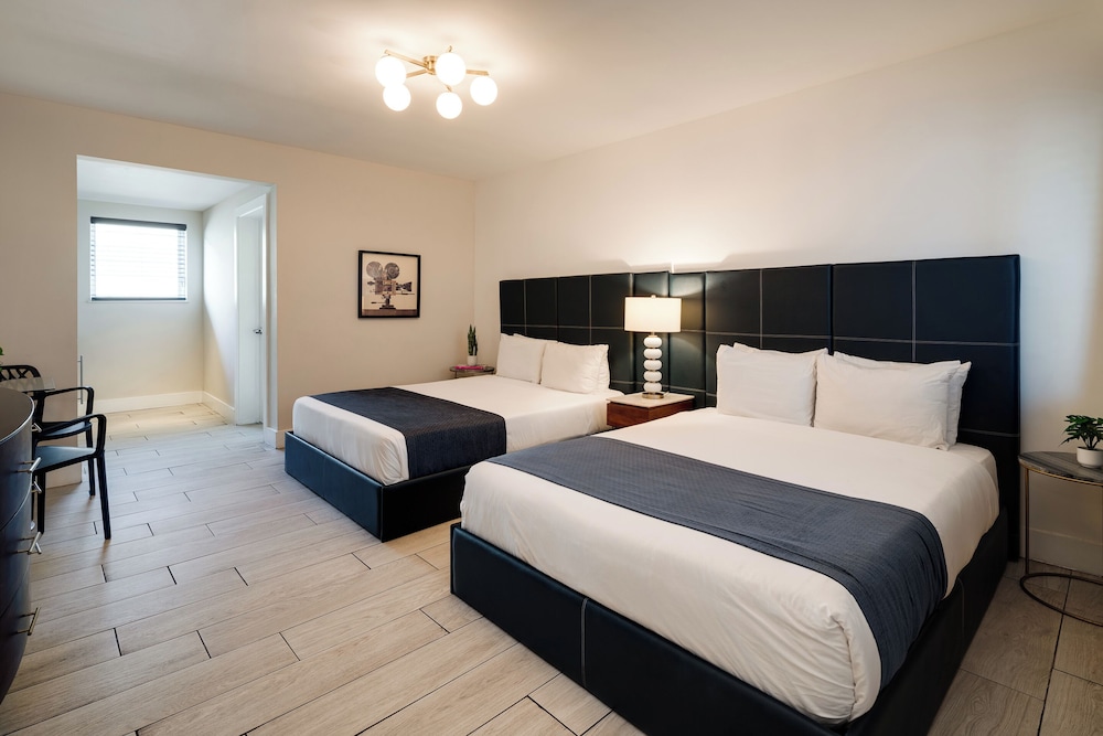 Waterside Hotel and Suites 52/86
