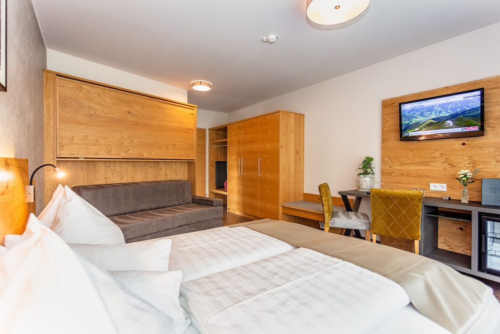 HOTEL ALMRAUSCH 14/69