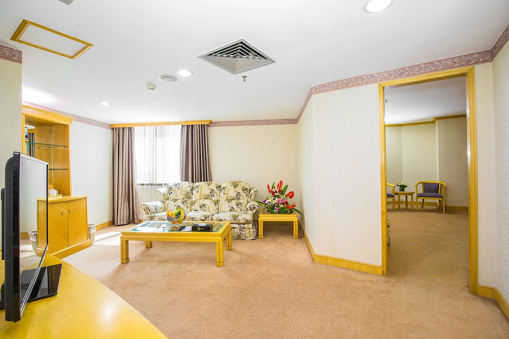 GUANGZHOU NEW CENTURY HOTEL 54/65