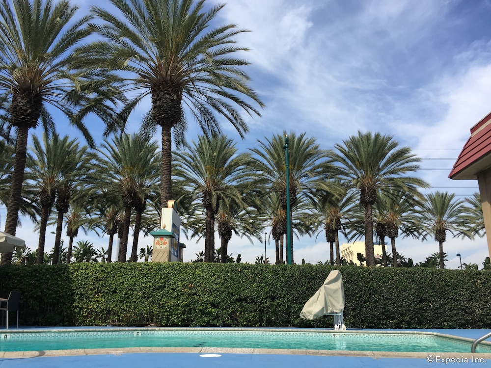 Anaheim Discovery Inn Suites 61/68