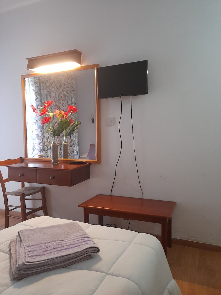 Onisillos Hotel 24/45