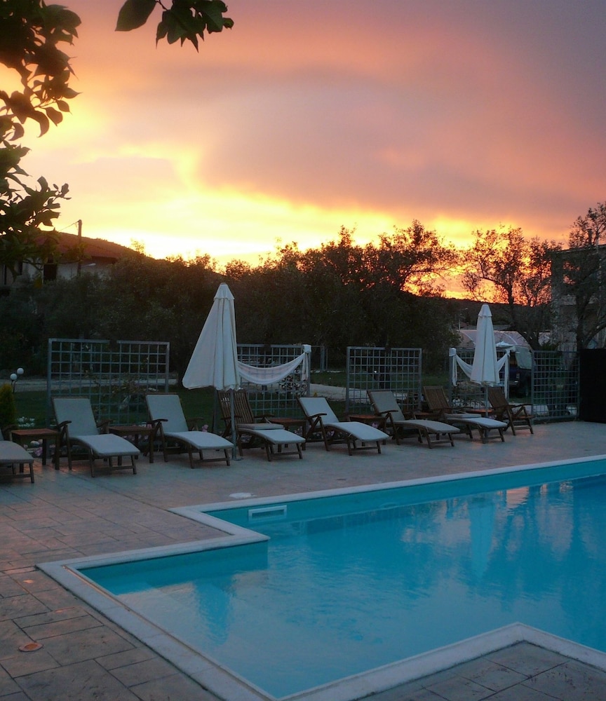 Avra Hotel 47/71