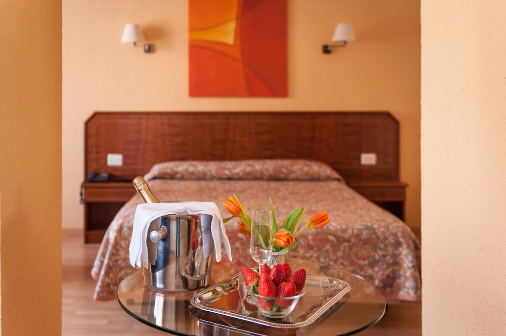 HOTEL UNZAGA PLAZA 25/63