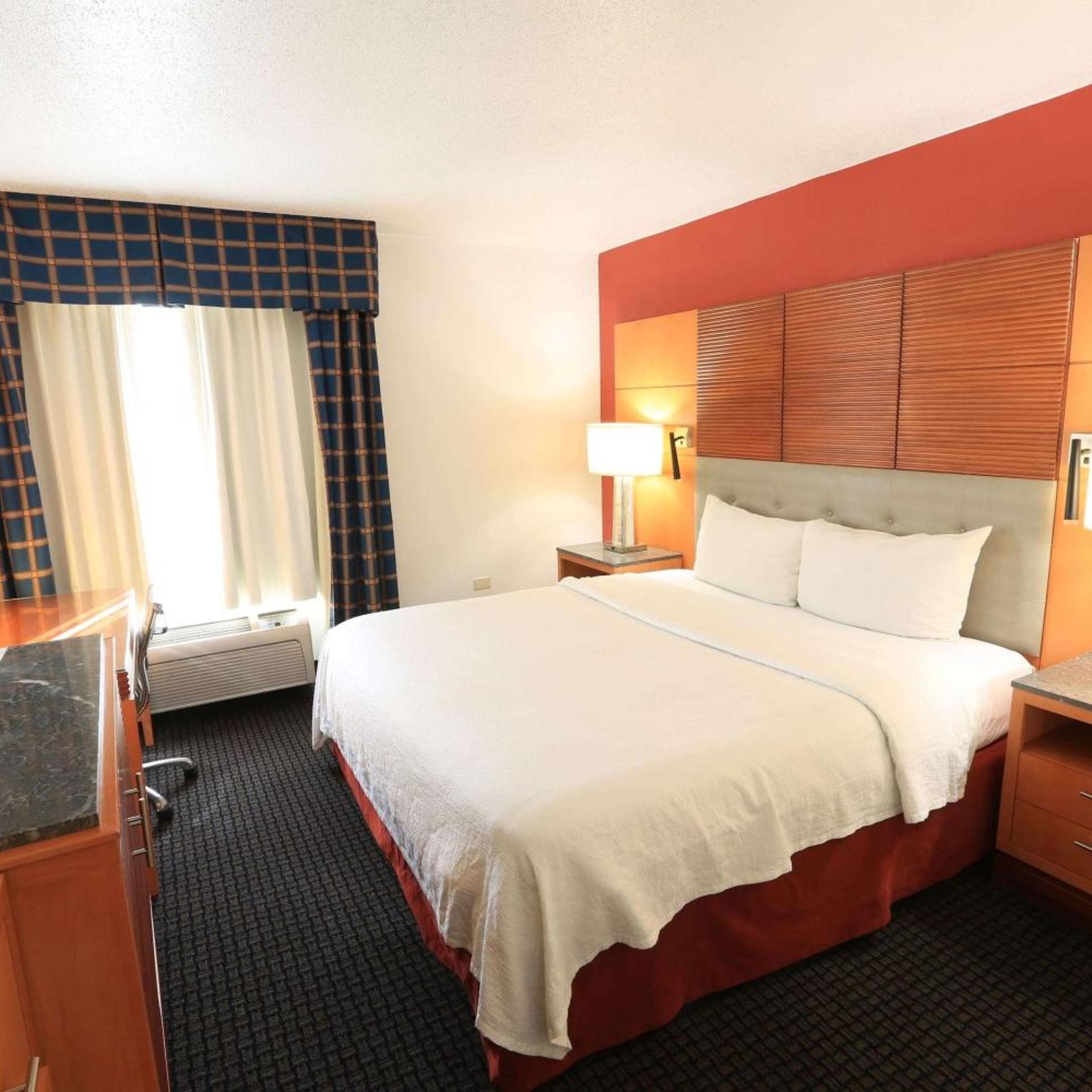Days Inn by Wyndham Calumet Park 18/27