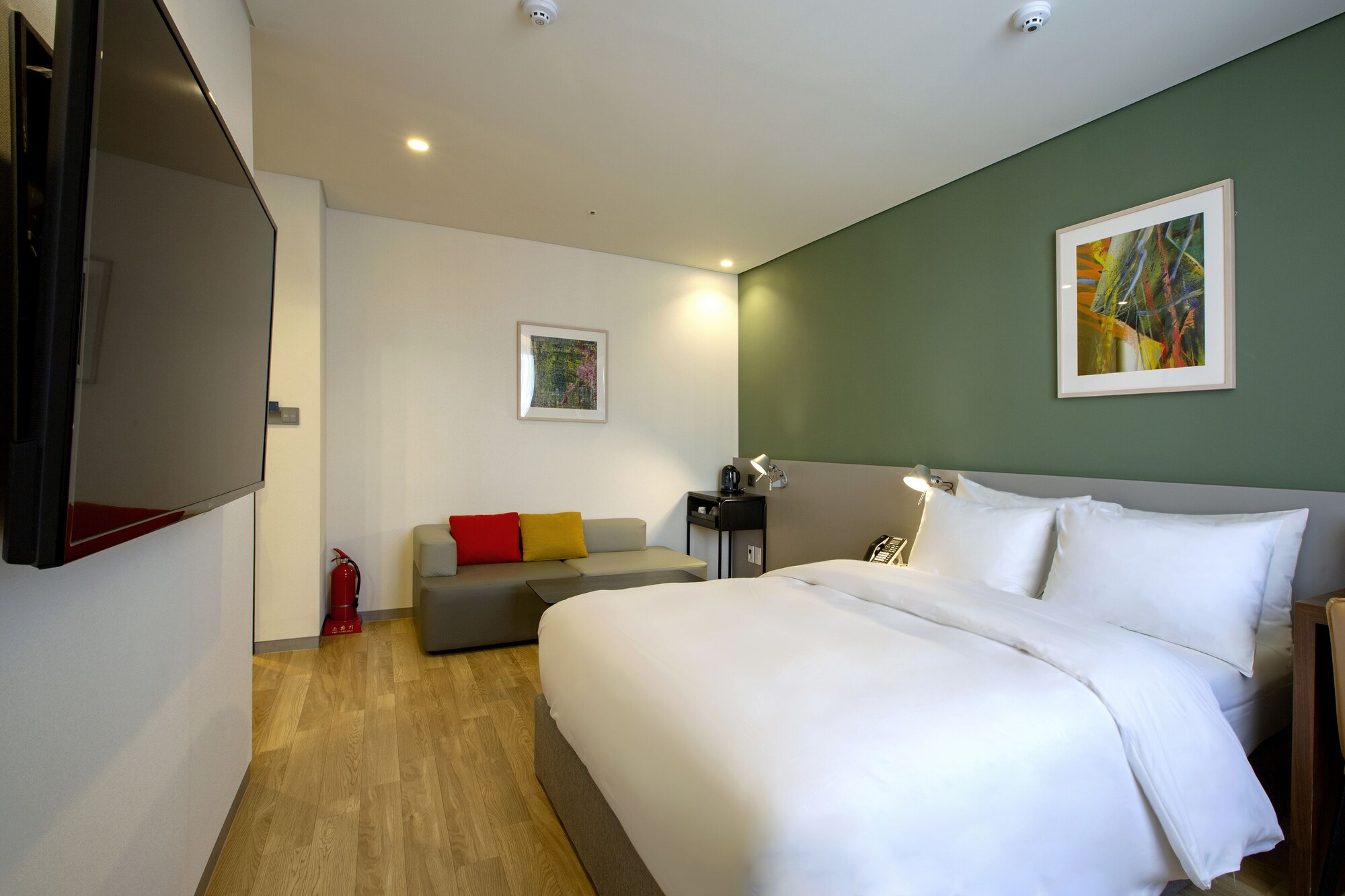 DELUXE, DOUBLE BED