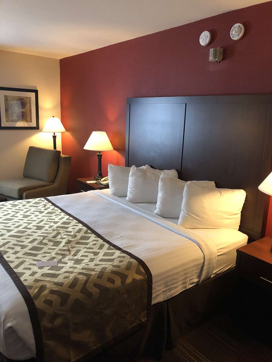 Best Western Dallas Inn & Suites 5/9