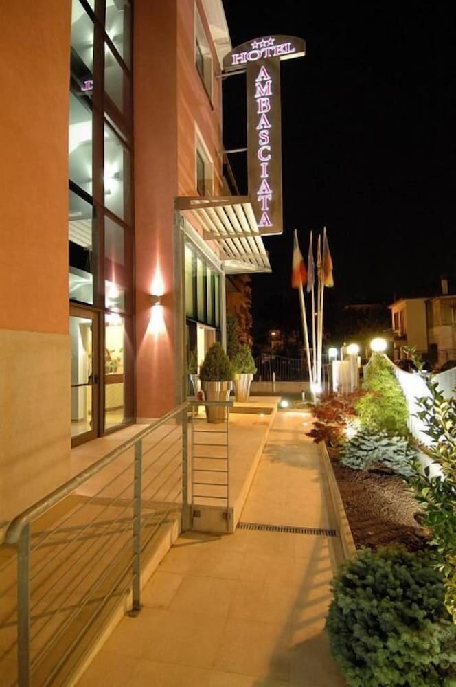 Ambasciata 23/37