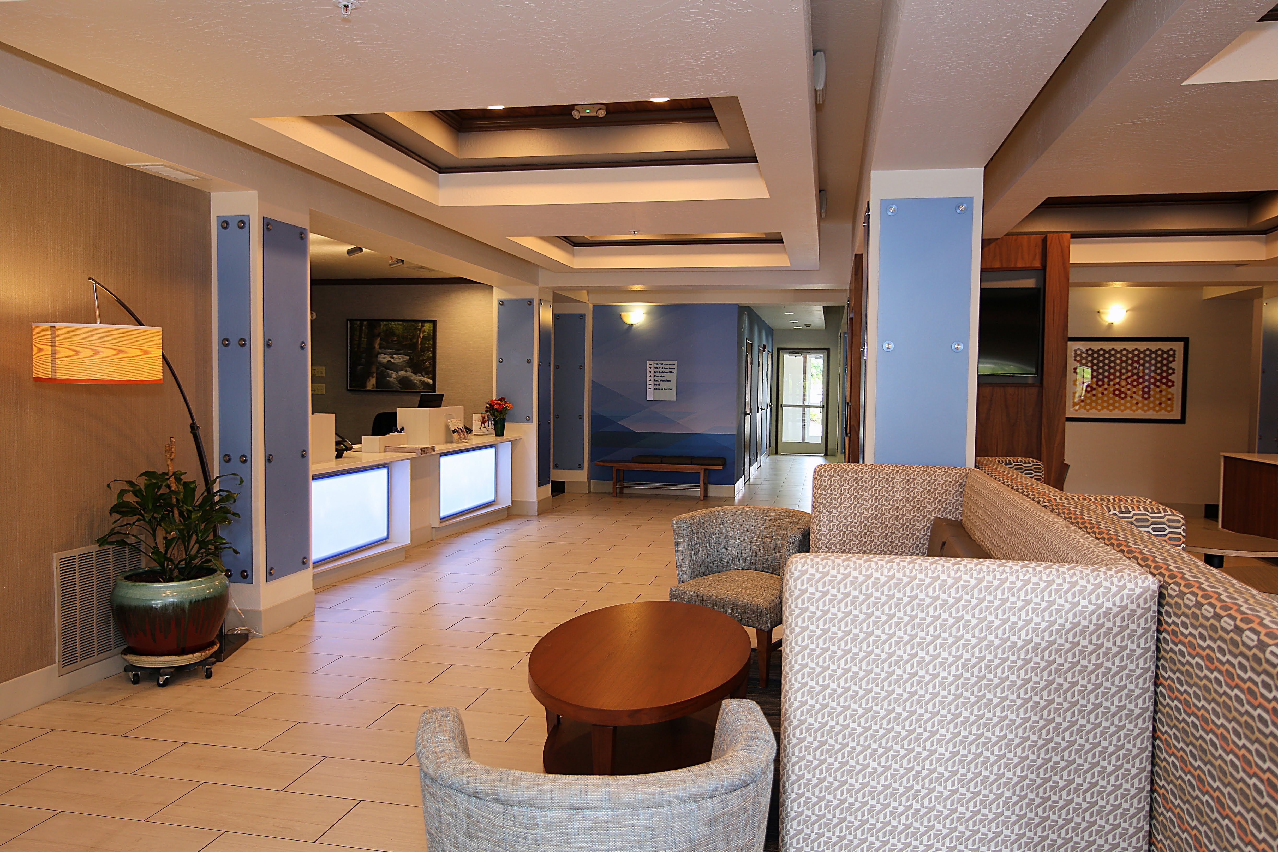 Holiday Inn Express Hotel And Suites Ashland 40/55