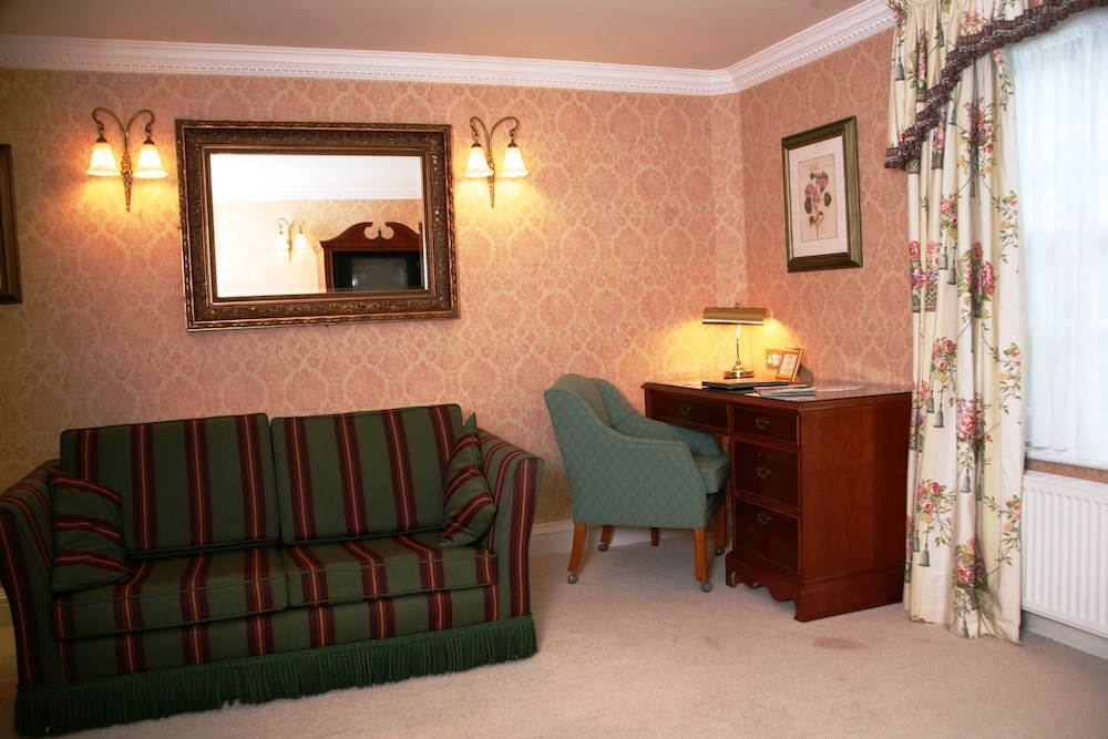 Marygreen Manor 33/66