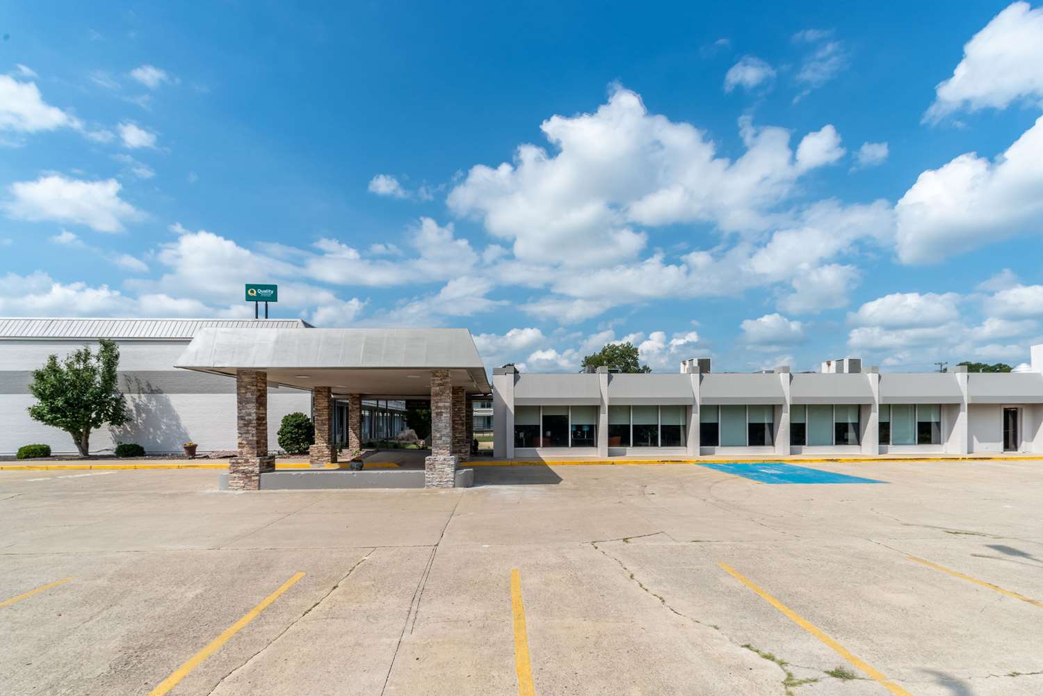 Quality Inn & Suites Vandalia near I-70 and Hwy 51 29/30