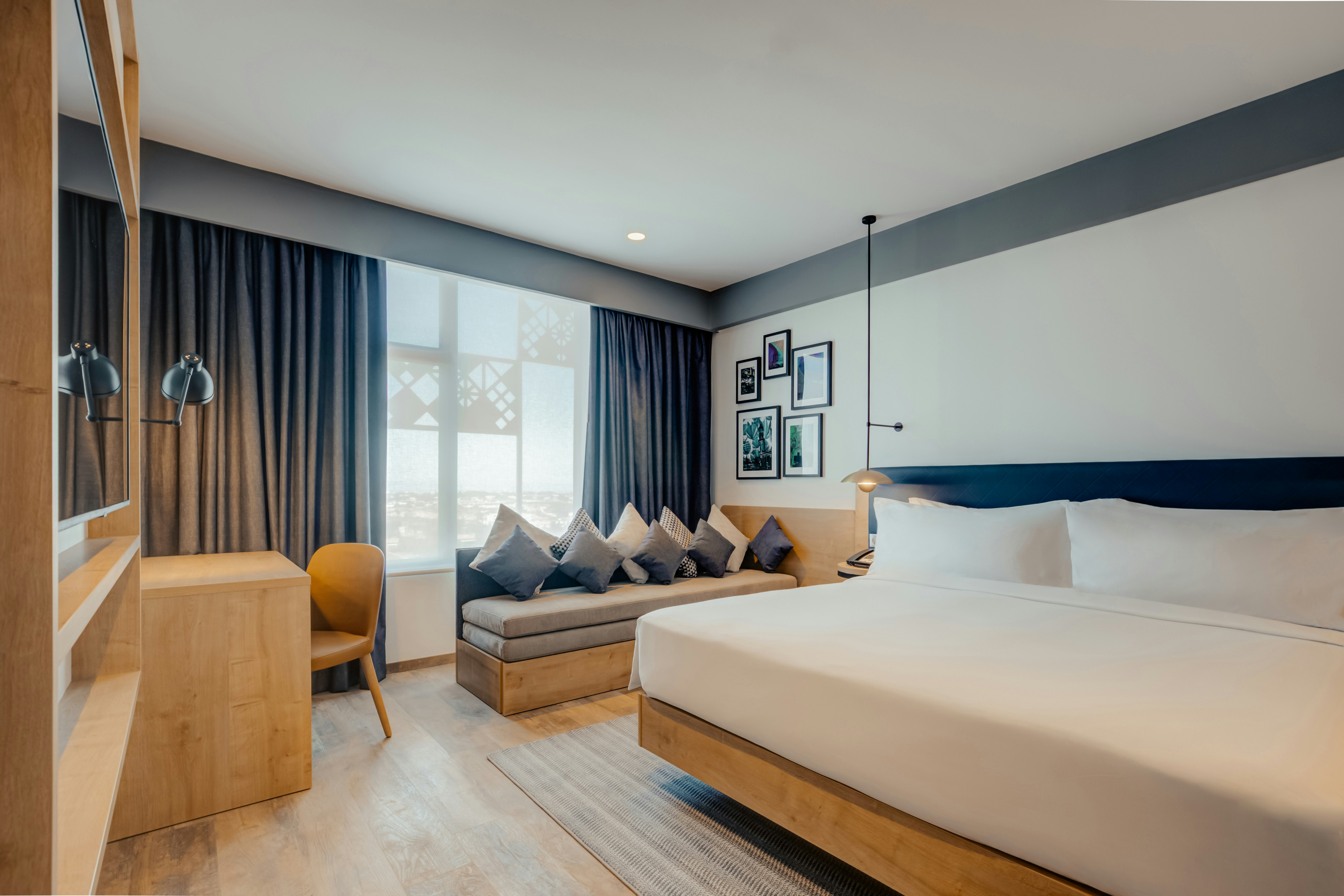 1 BEDROOM, SUITE, KING BED