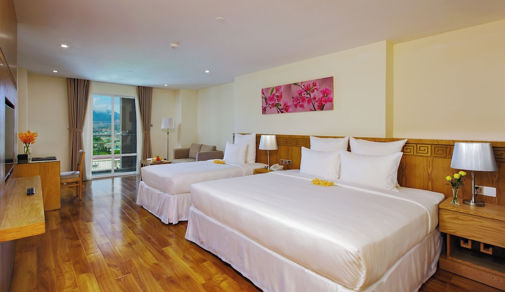1 BEDROOM, FAMILY SUITE, BATHTUB
