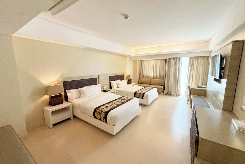 The Muse Beach Front Hotel Boracay 12/50
