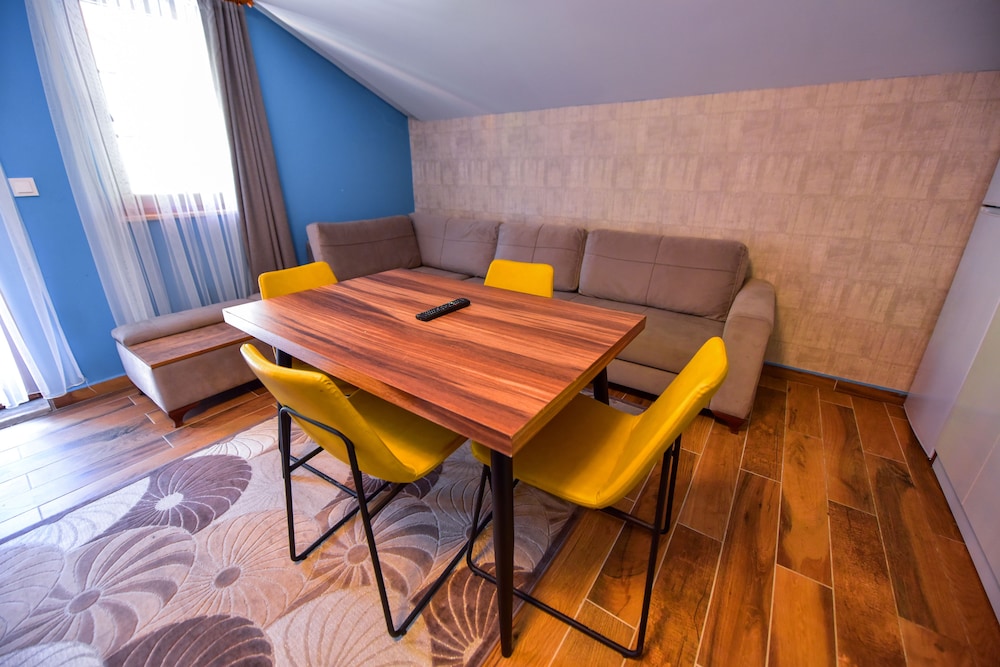 Hirande Hotel 39/50