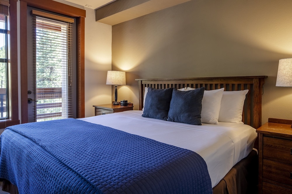 Condominium, Condo, Studio, Murphy Bed, Sofa