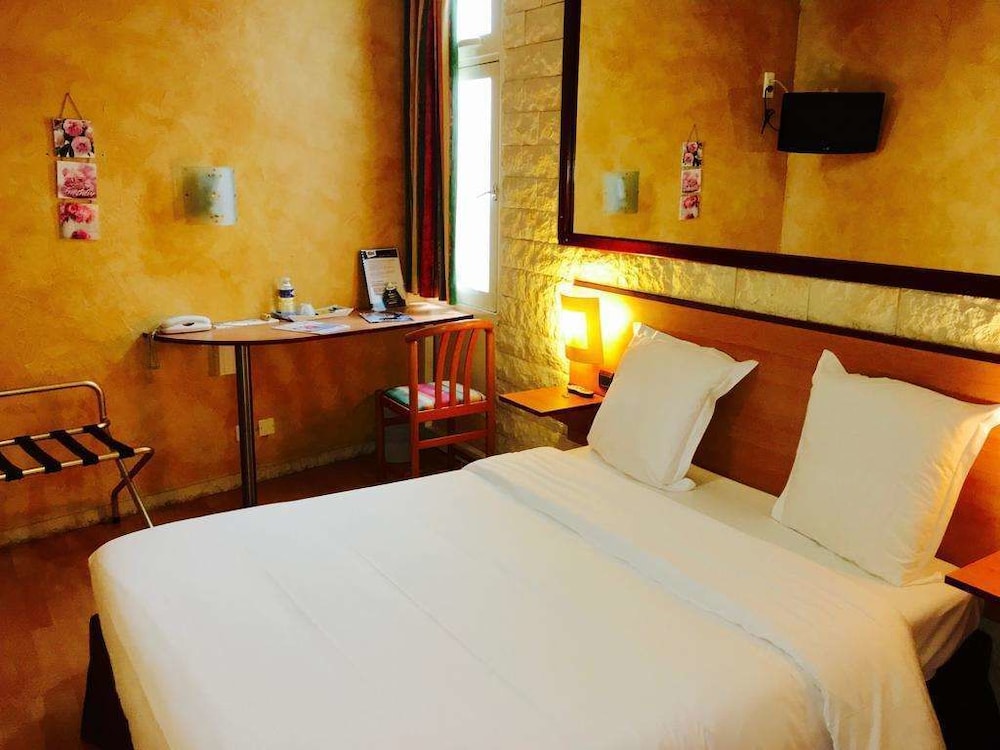 Brit Hotel Bosquet 9/27