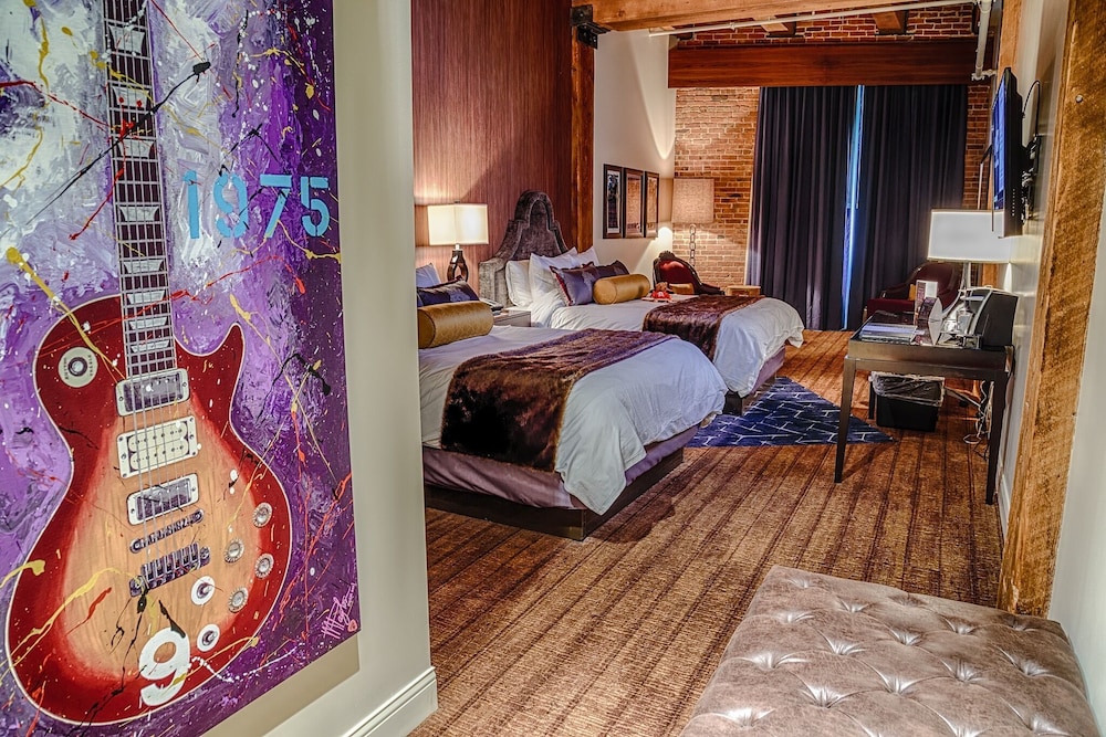 Hard Rock Hotel & Casino Sioux City 33/66
