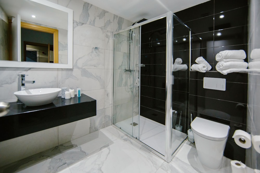 DELUXE, DOUBLE BED, BALCONY