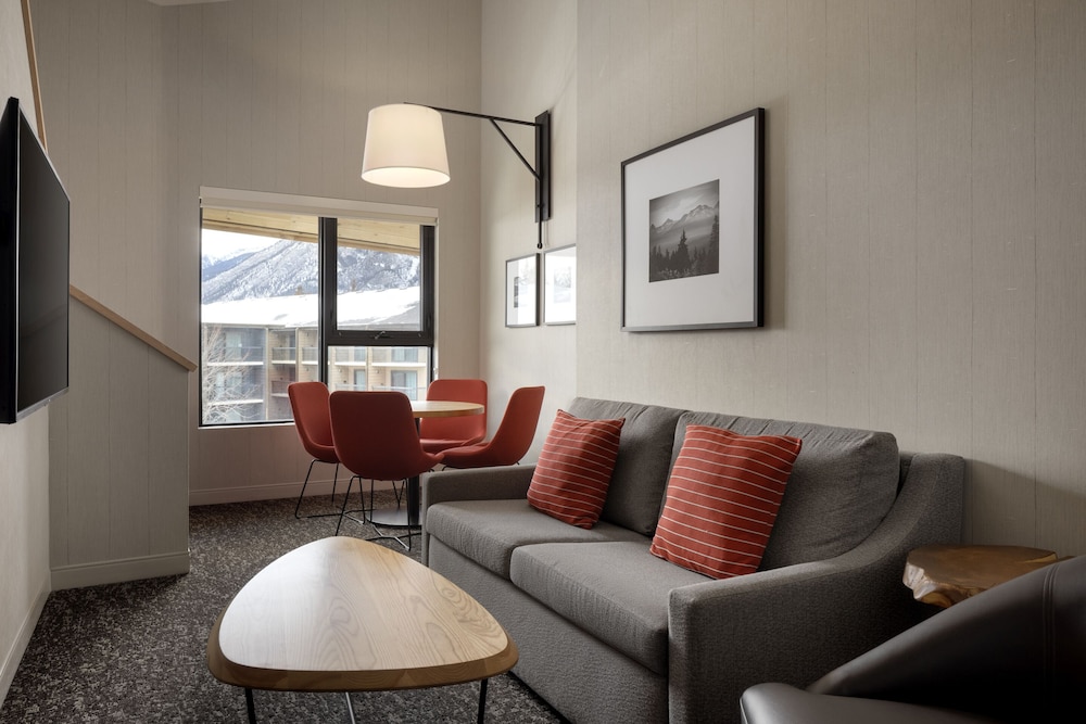 Peaks Hotel & Suites 33/50