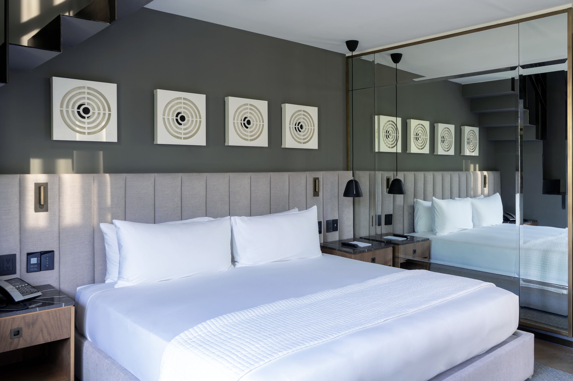 ROOF TOP, SUITE