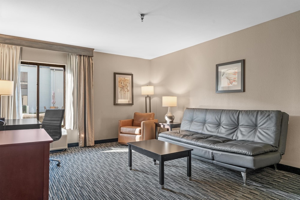 Best Western Courtview Hotel 48/68