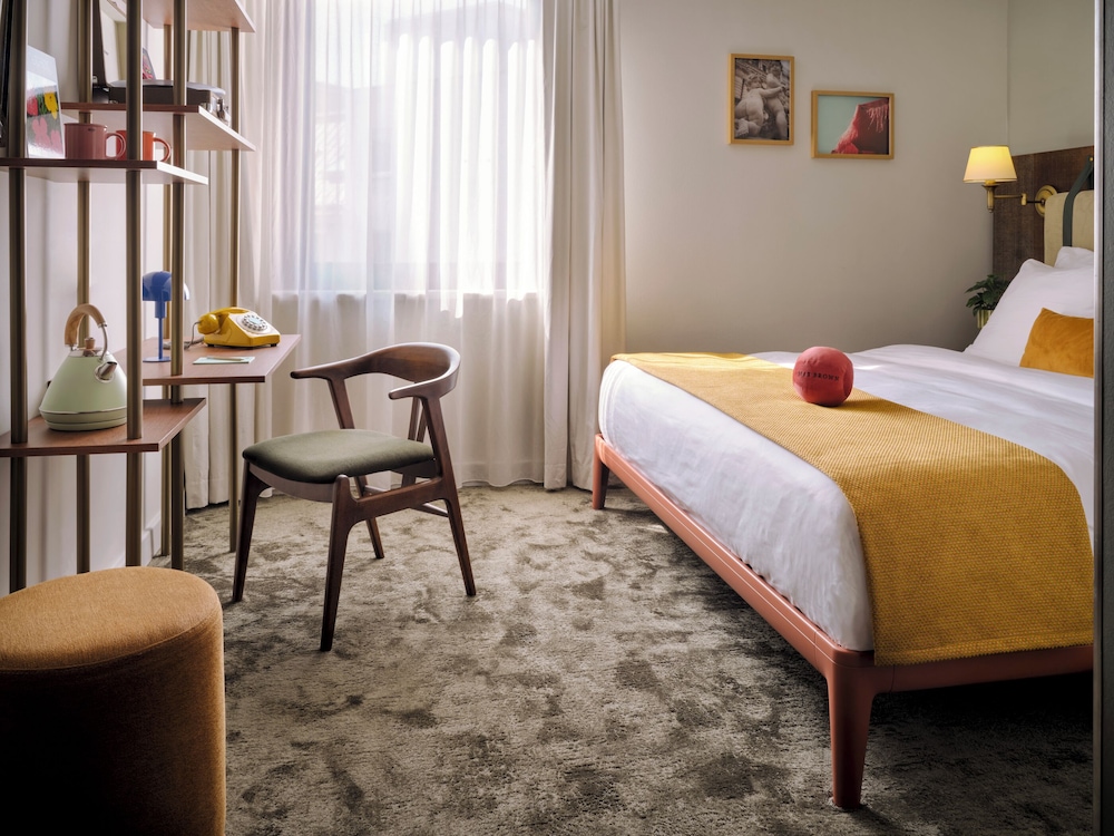 ROOM, SMALL