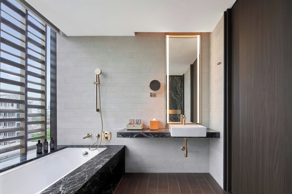Varel Singapore, a Tribute Portfolio Hotel 50/50