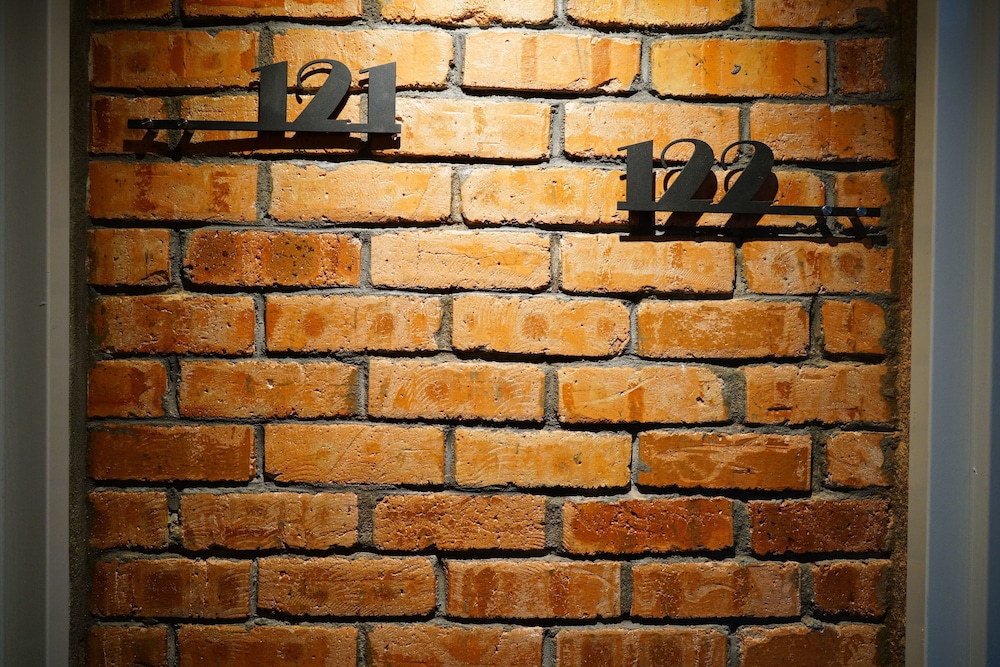Brick Box Hotel 23/45
