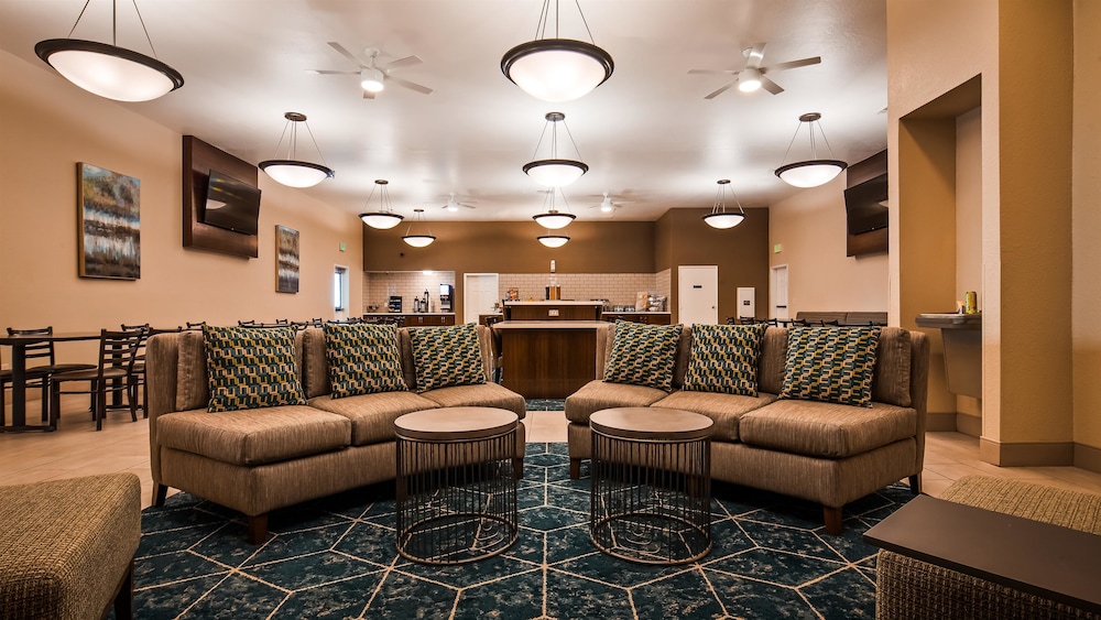 Lobby at Best Western Plus Executive Inn & Suites, MANTECA - CA