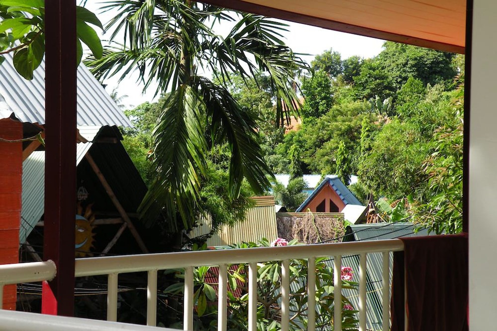 Coco's Guesthouse 12/66
