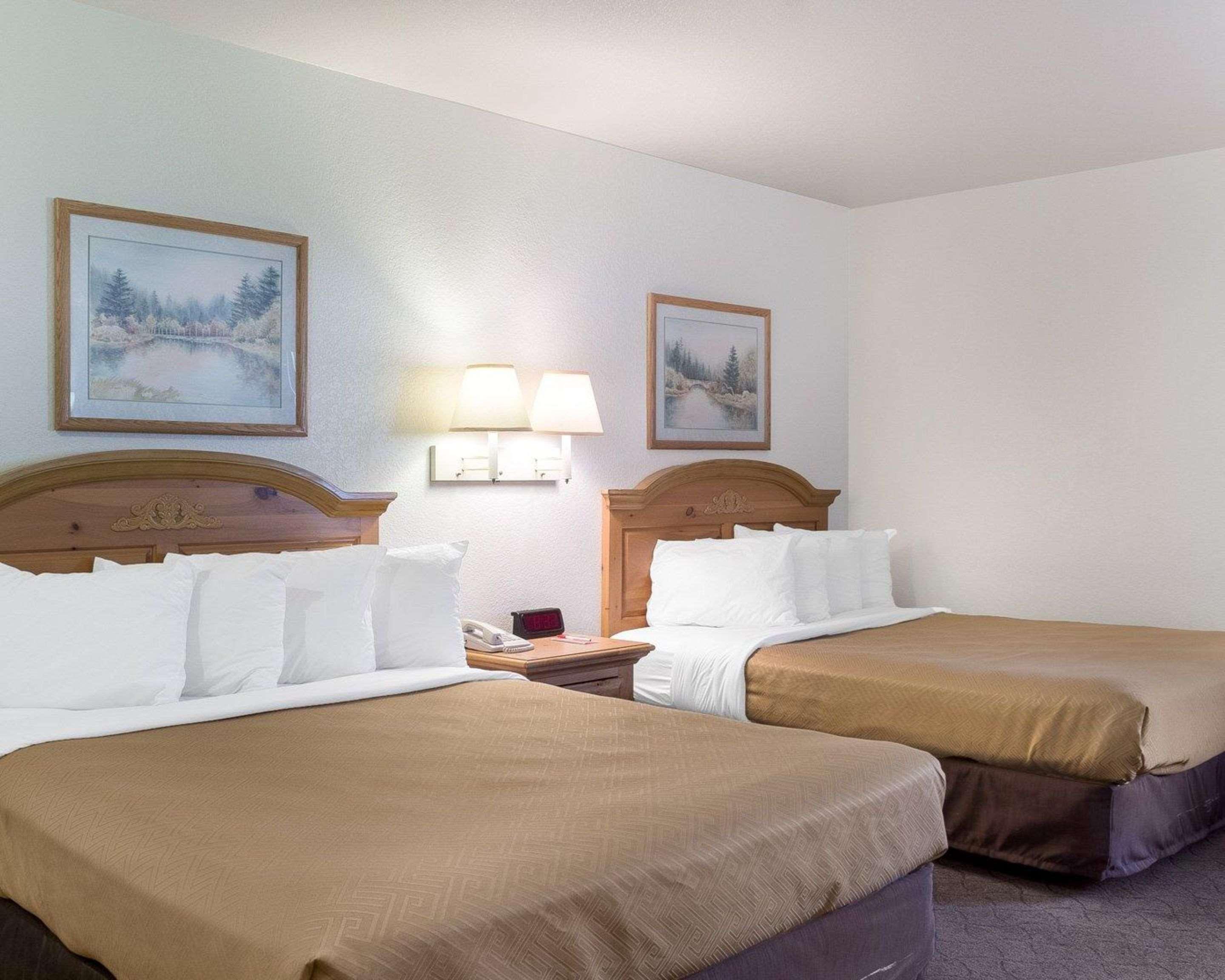 Royal Inn Keystone (ex Econo Lodge Near Mt. Rushmore Memorial) 4/20