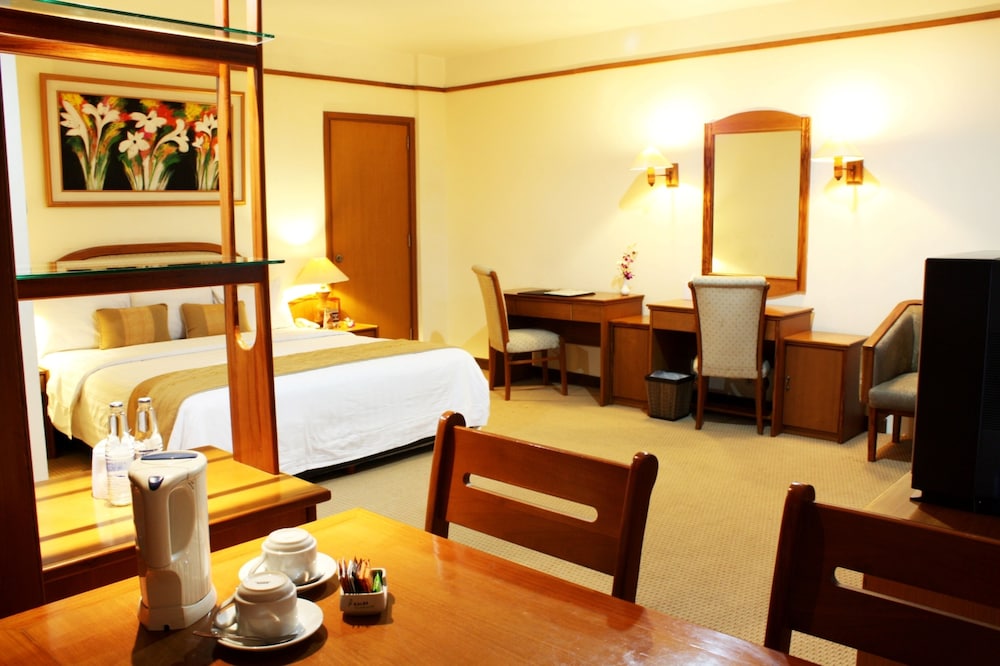 GRAND PASUNDAN CONVENTION HOTEL 51/65