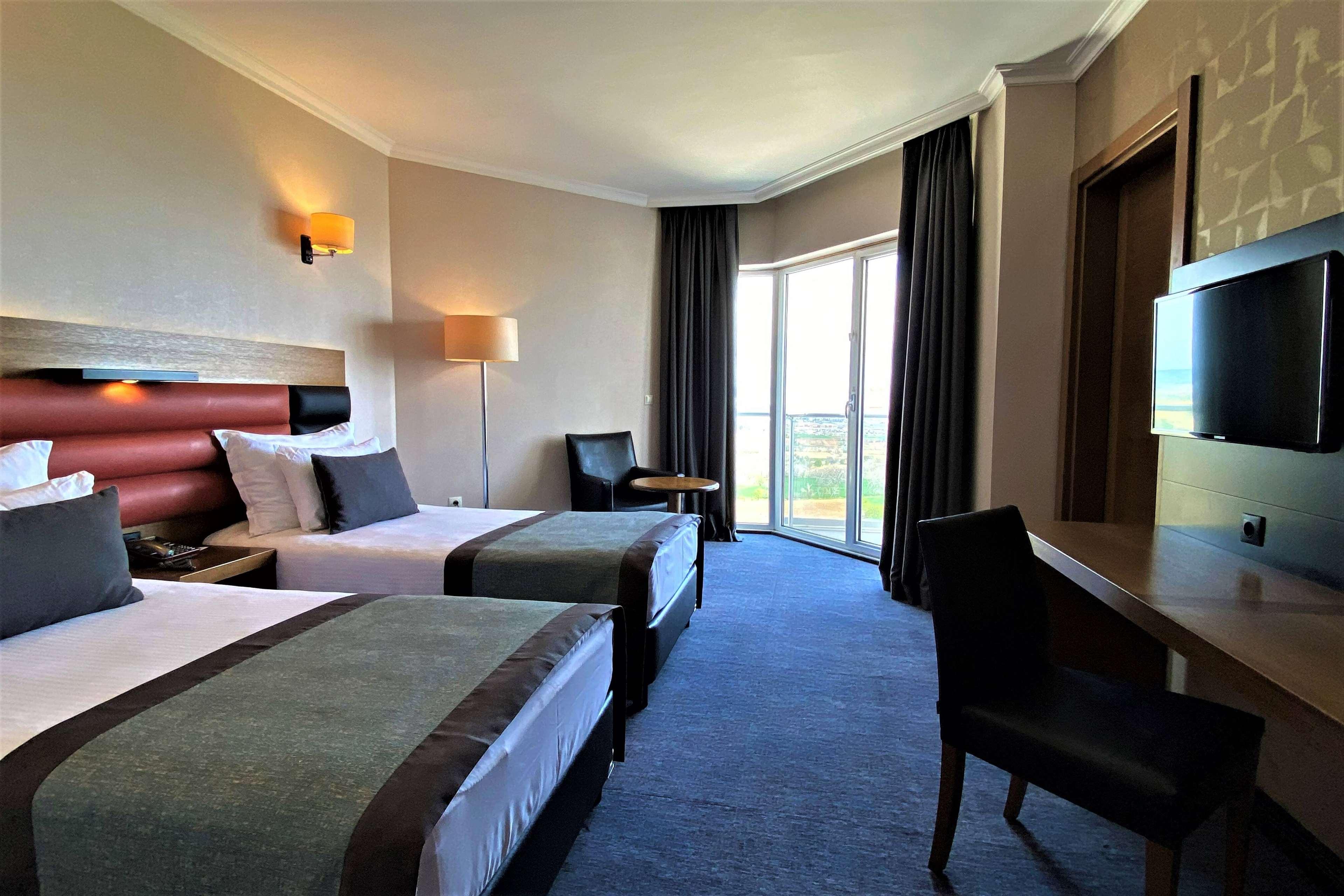 Valley, Deluxe, Twin Beds, Partial Sea View