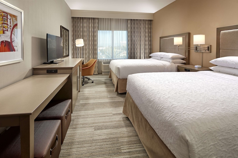 Hampton Inn Long Beach Airport 11/67