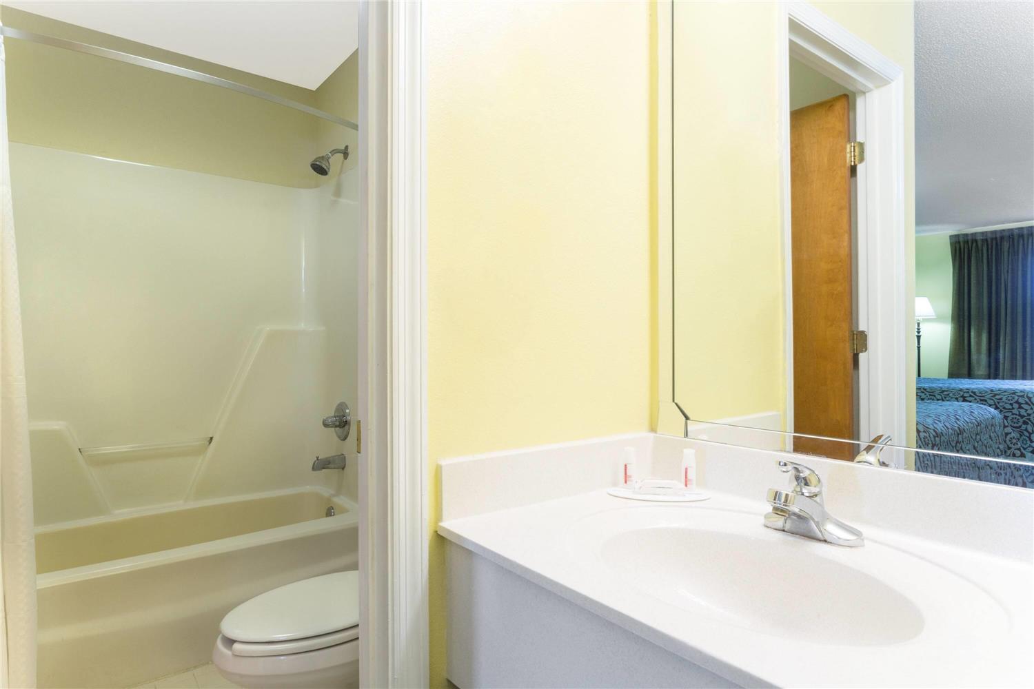 Days Inn by Wyndham Lamont/Monticello 9/10