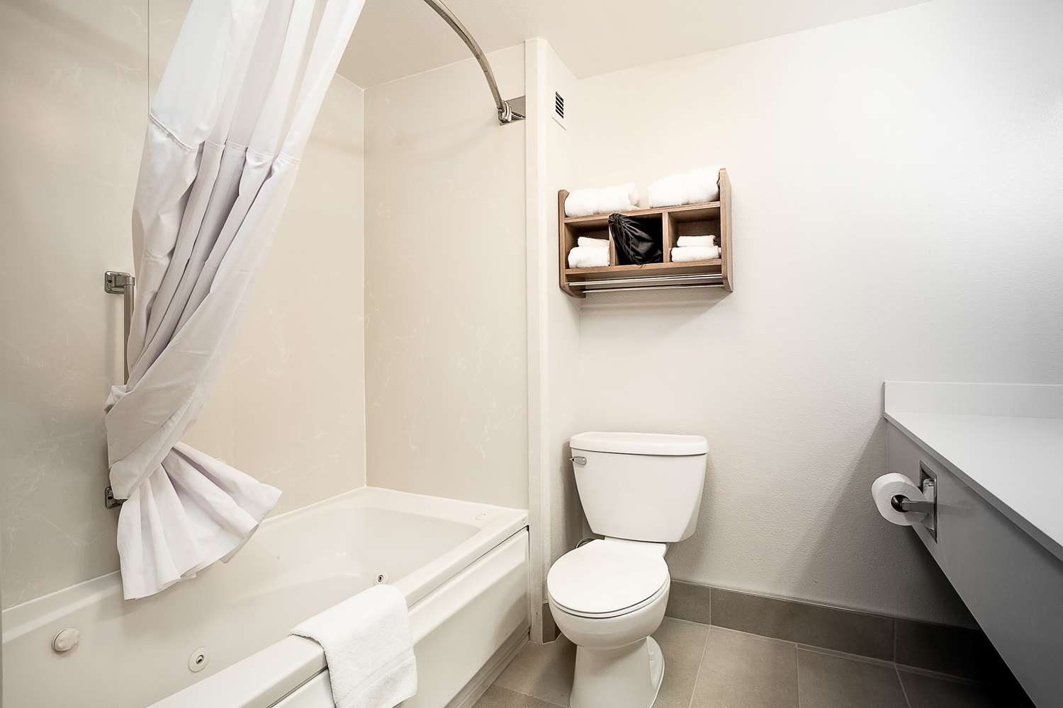 Hawthorn Suites By Wyndham Oakland/Alameda 48/50