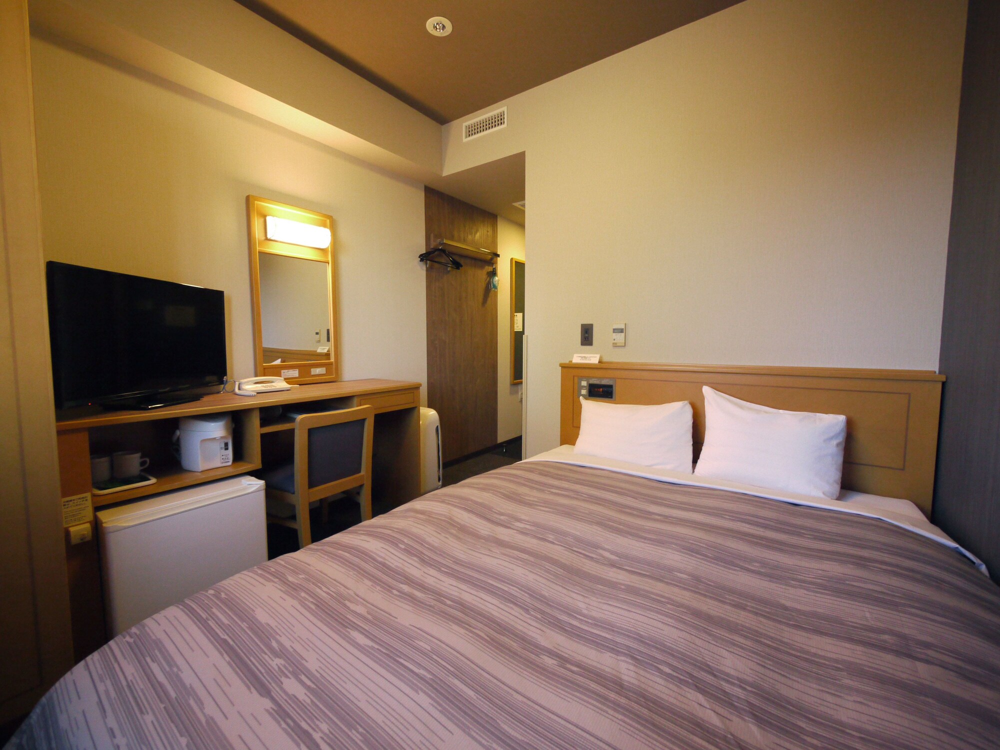 ROOM, SINGLE