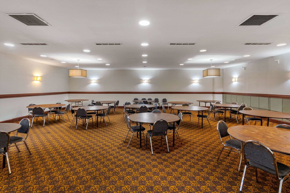 Quality Inn Tyler - Lindale 24/27
