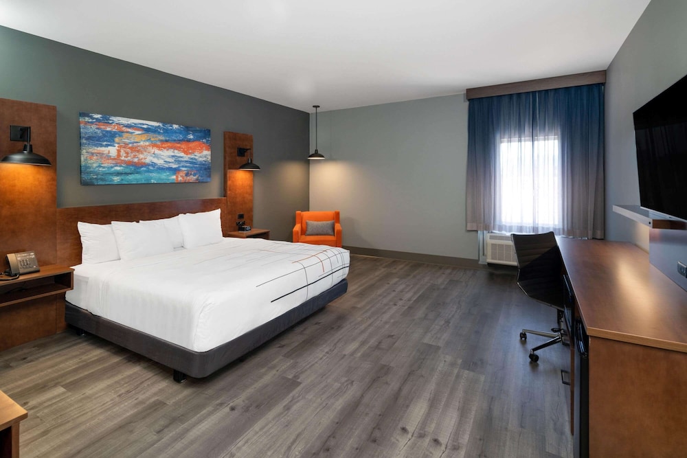 Efficiency, Studio, King Bed