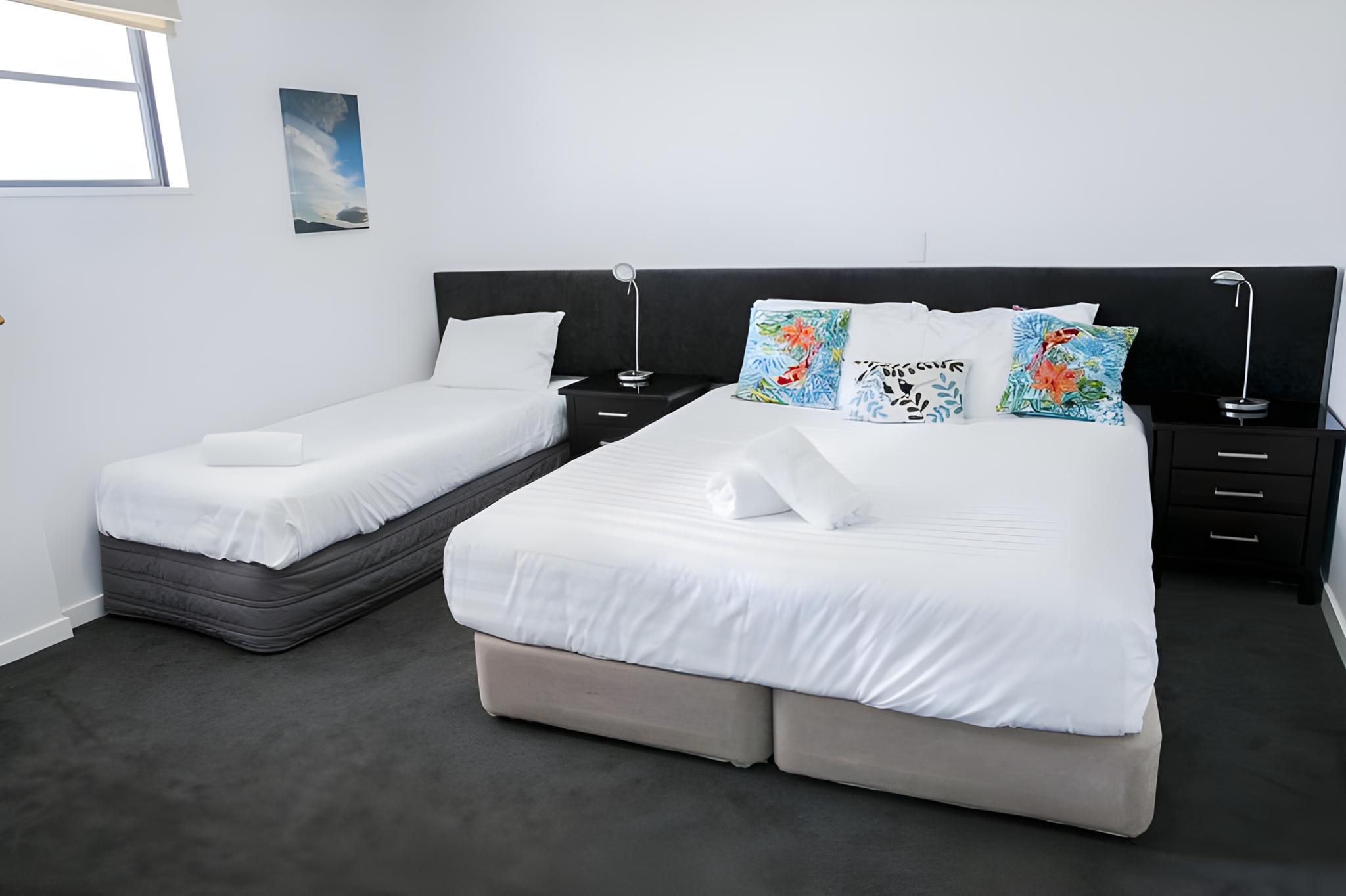 3 Bedrooms, Courtyard, Executive