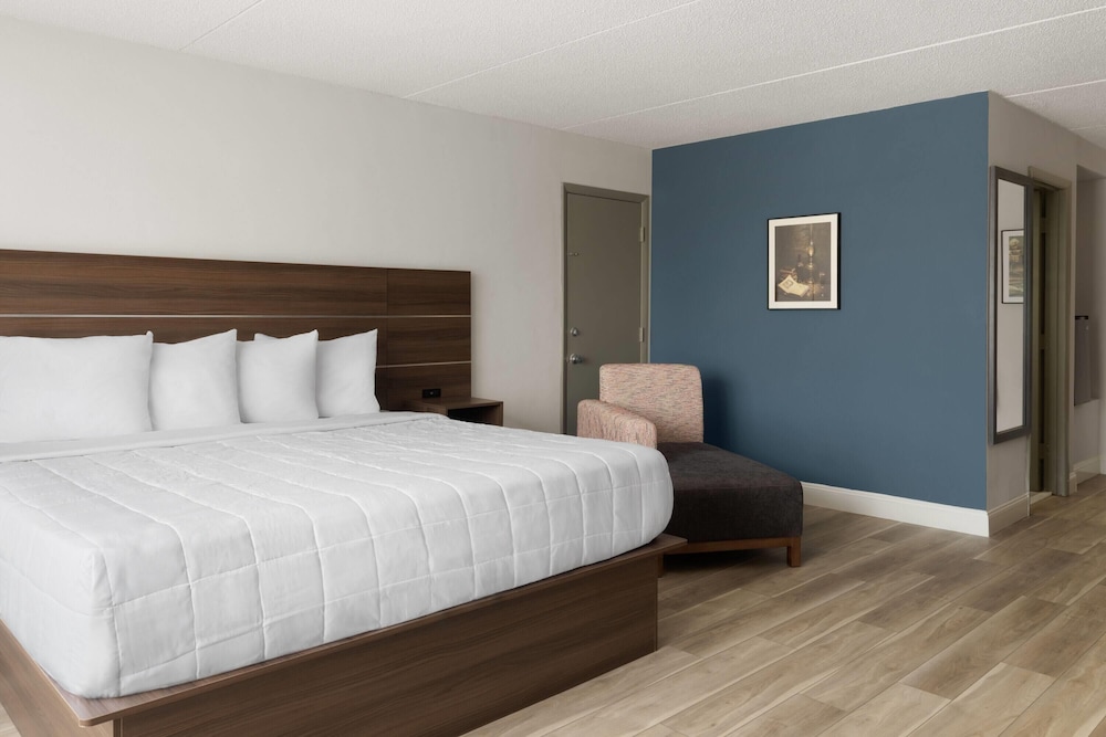 Baymont by Wyndham Williamsburg I-64 14/51