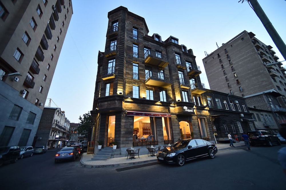 Boulevard Hotel 35/41