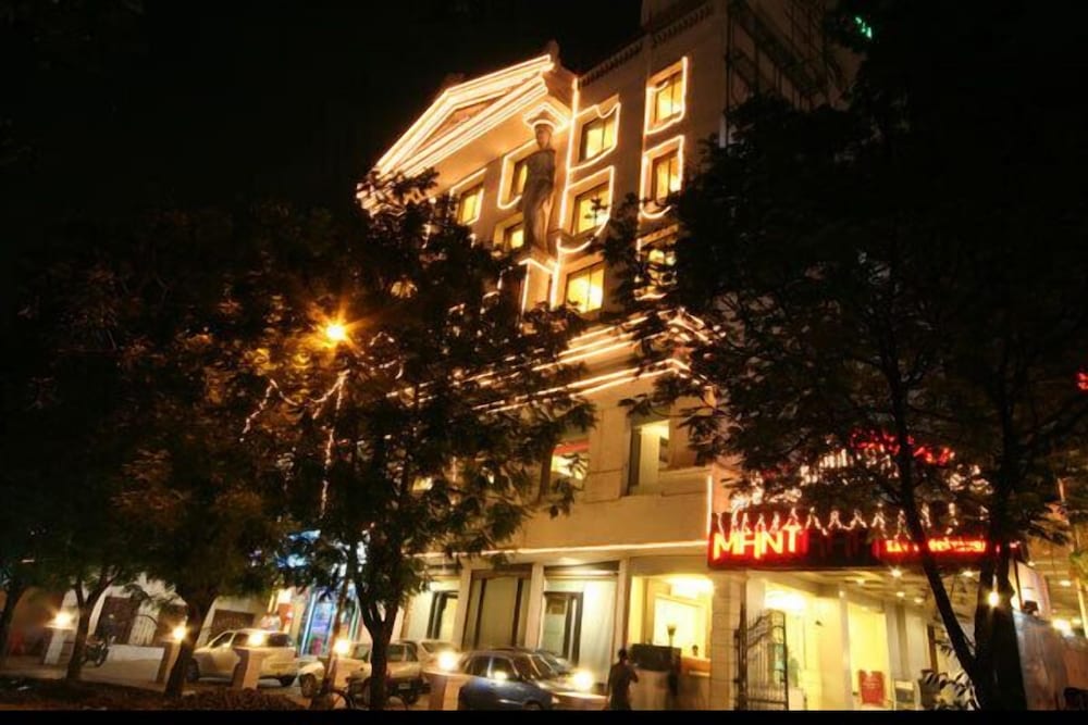 Hotel Dhiraj 4/19