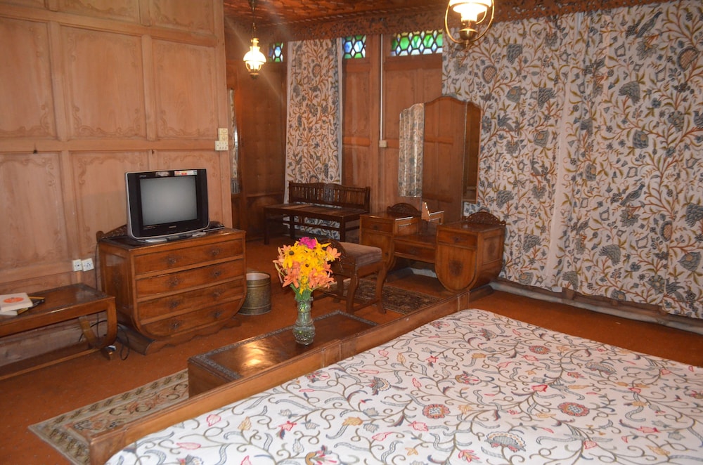 New Alexandra Group of Houseboats 18/19