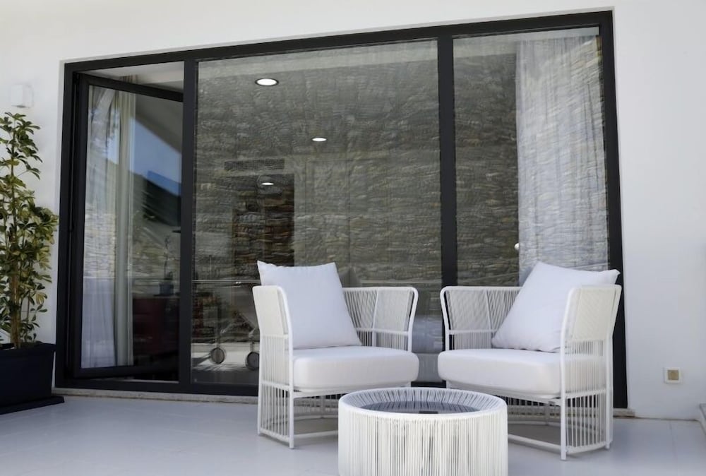 LBV HOUSE HOTEL 34/50