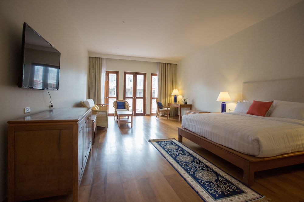 GRAND, DELUXE, DOUBLE BED