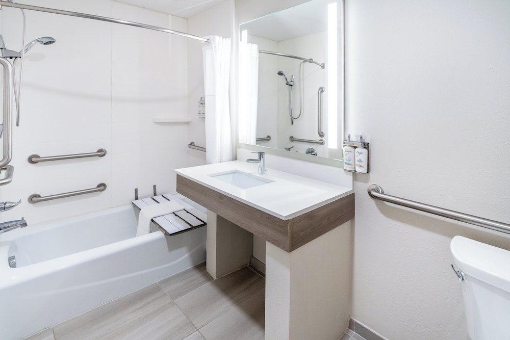 Holiday Inn Express Hotel And Suites Denver North Thornton 67/69